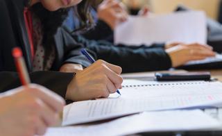 Etudiants en train d'��crire